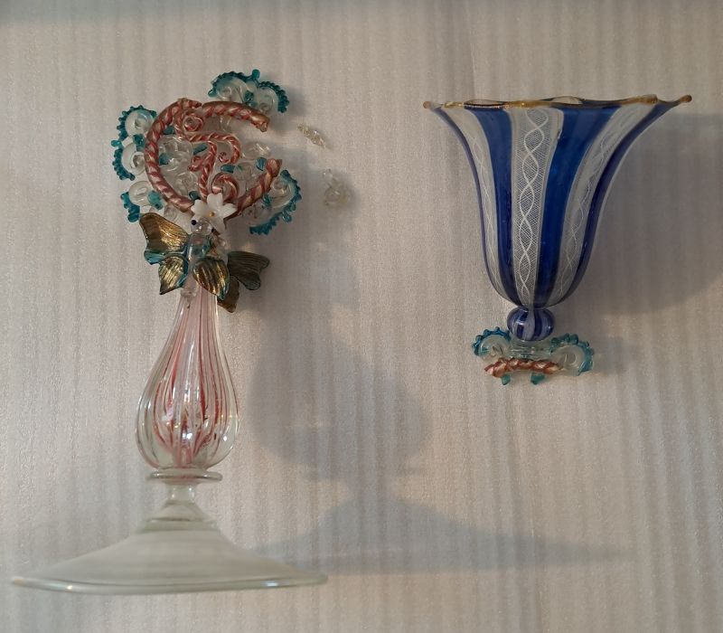 Calice con rosone e coppa a canne blu e in filigrana bianca, diviso in due pezzi