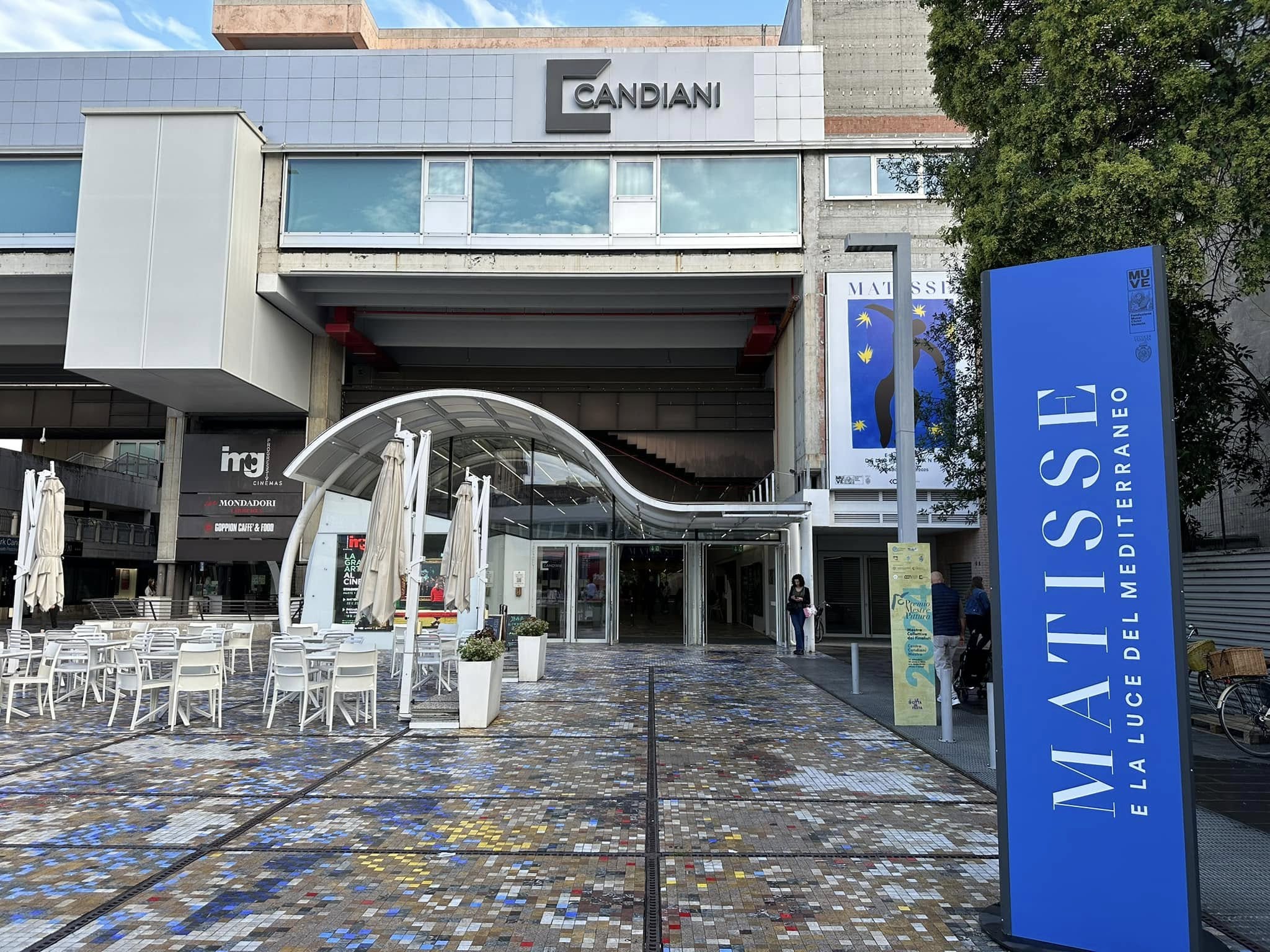 Facciata del centro candiani