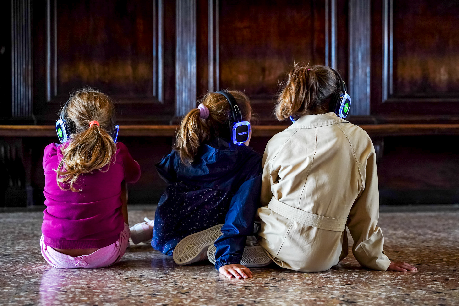 Bambini che svolgono un'attività educativa