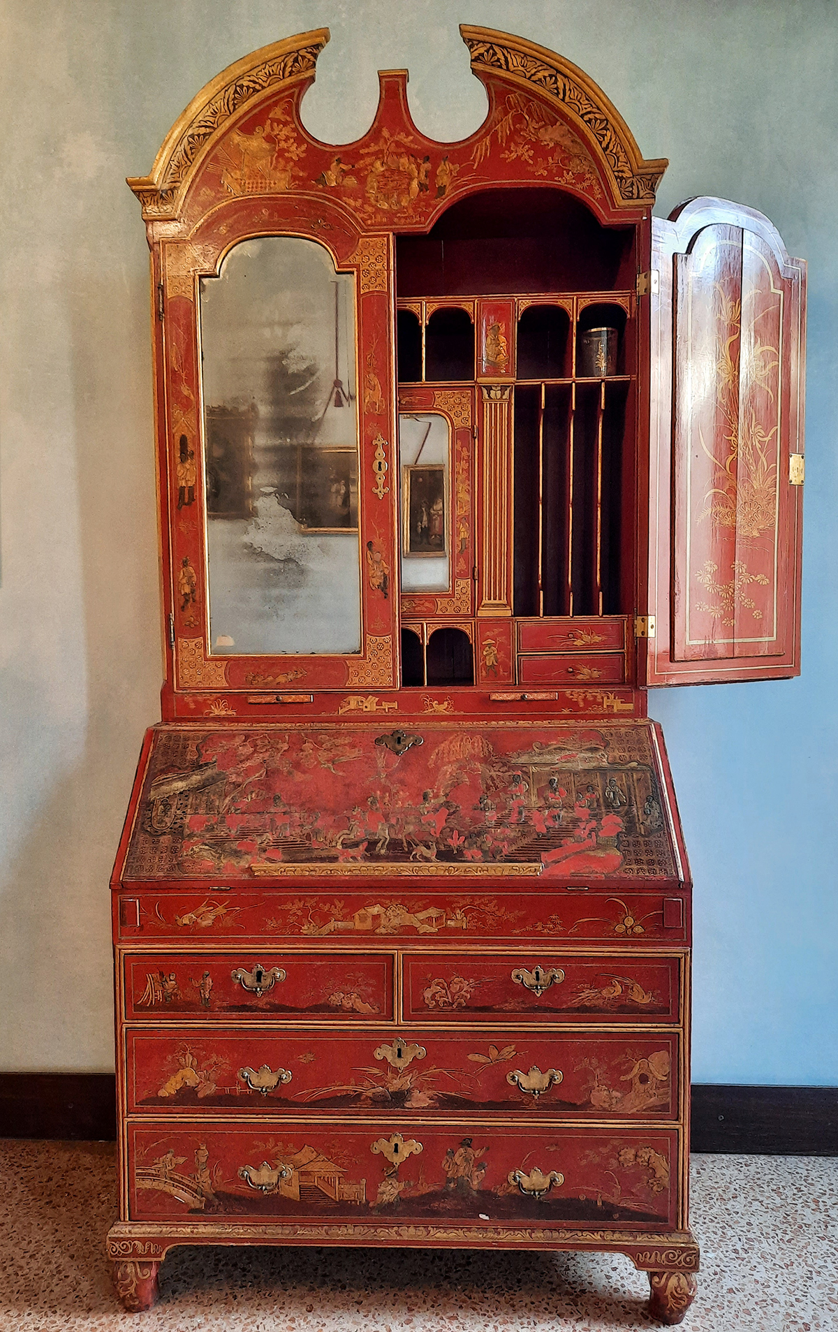 Cassettone a tre tiretti