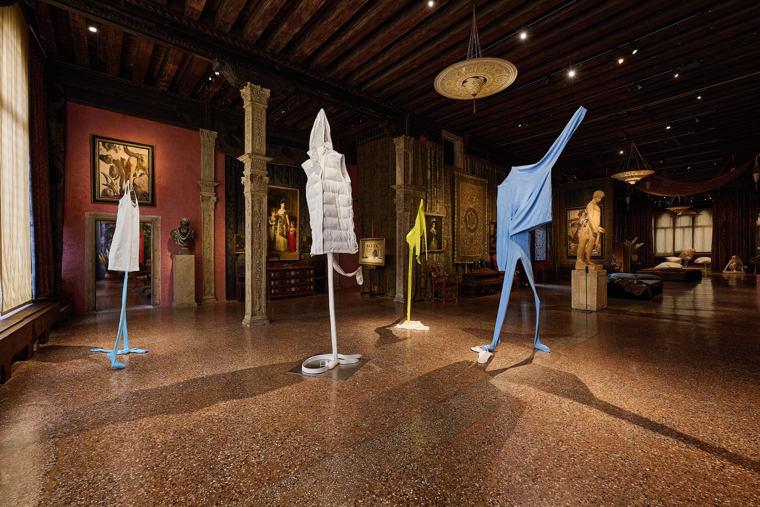 Mostra Erwin Wurm. Dreamers installation view